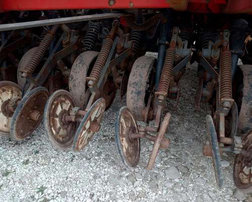 Apache 9000 con Alfalfero y Fert. Plegable,