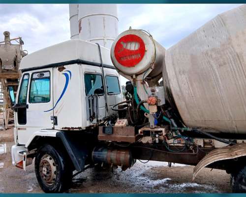 Camión con Mixer Ford 1722 (id633)