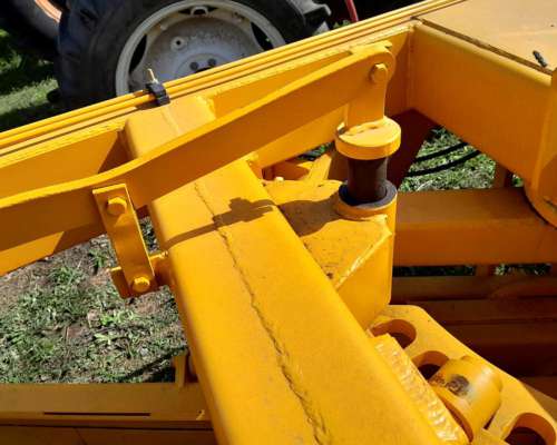 Niveladora de Terreno Marca Tbeh de 3,05 Metros