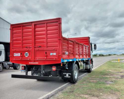 Carrocería Guajardo y Linares B. Volcable