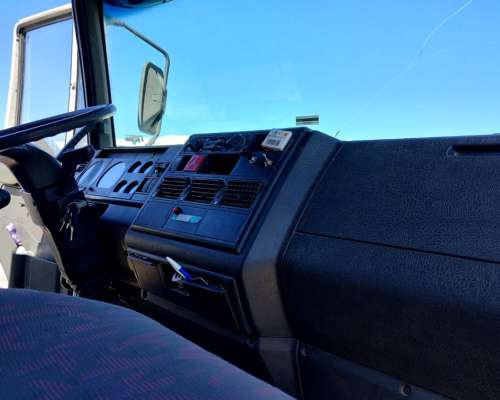 Iveco Caballino Tractor 320