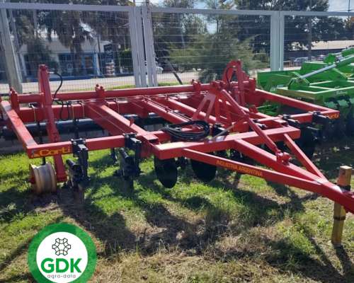 Descompactador de Suelo Angosto 3 Vastagos. Corti