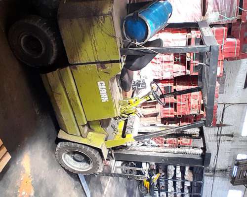 Autoelevador Clark Americano con Mecánica Clark