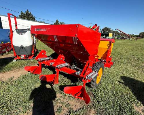 Sembradora de Papa 2 Surcos Nueva Agromaster