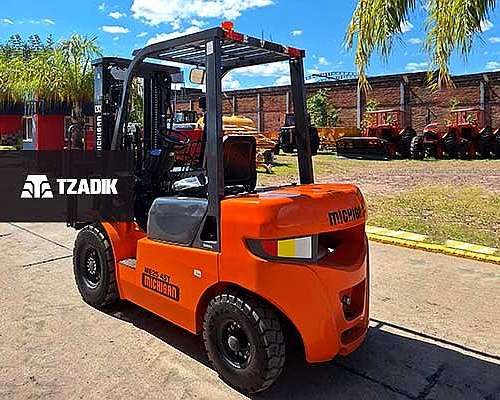 Autoelevador Diesel Michigan Me25-45tt Torre 4,5m 2,5tt