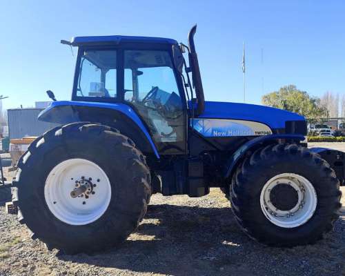 New Holland 7040 año 2012. 9474 HS. ROD 32. Trabajando