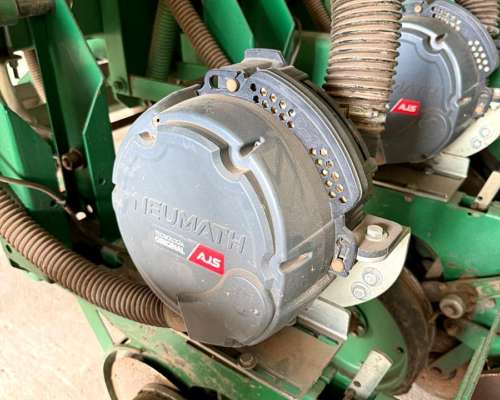 Pierobon de 16 Surcos a 52 cm Neumática