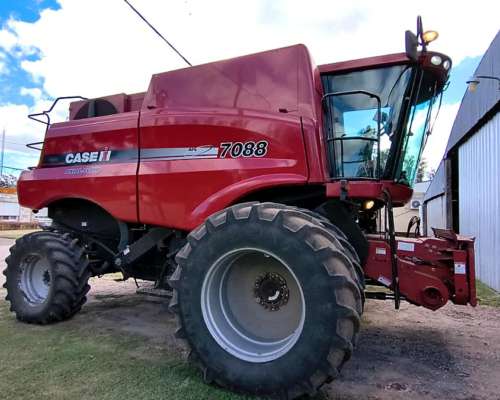 Cosechadora Case IH 7088 año 2011 + Drapper Piersanti 35 PIE