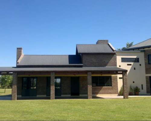 Importante Casa de Campo a Min. de la Plata