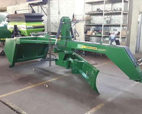 Niveladora de Arrastre 3mt con 5 Hidráulicos Bernardin
