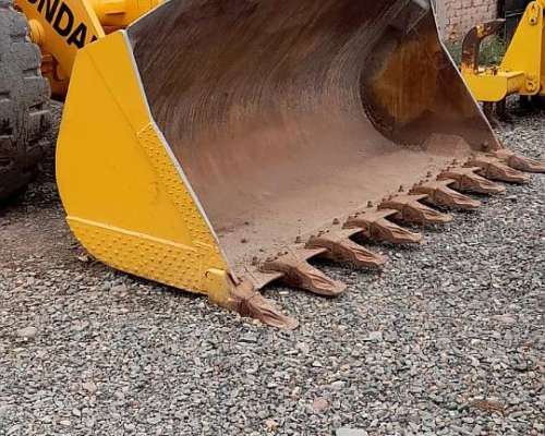 Hyundai HL 760, con 3 Mts