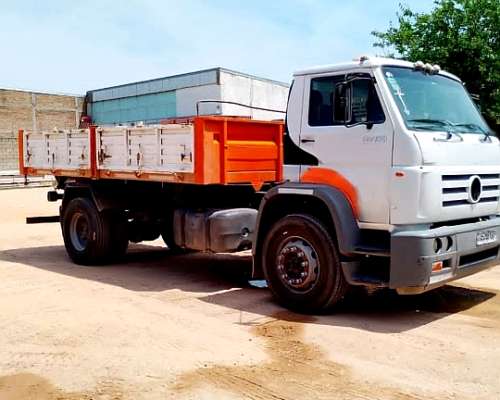 Volkswagen 13-180 2008 con Volcadora BI Vuelco