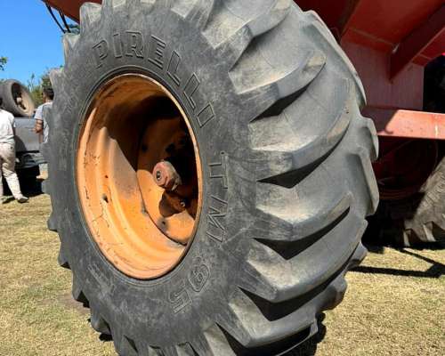 Monotolva Acepla de 10tn con Cubiertas en muy Buen Estado