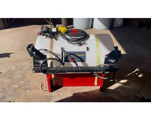 Pulverizadora 210 Litros .