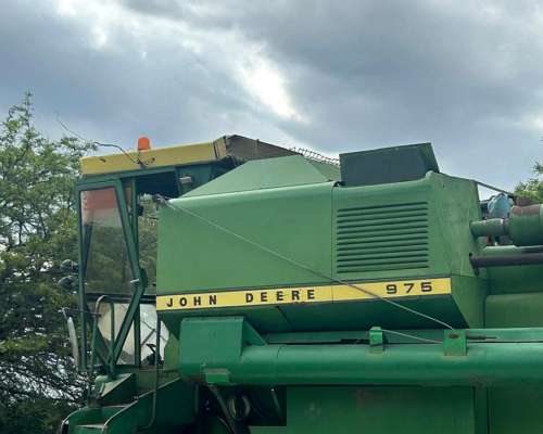 John Deere 975. año 1984.