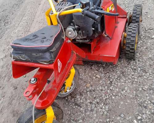 Tractor Usado Marca Roland para Cortar Pasto