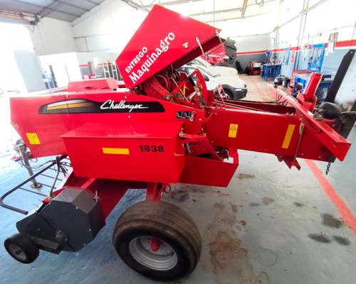 Enfardadora Challenger 1838