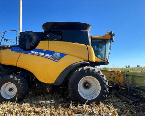 Cosechadora New Holland CR9060 Usada - Doble Tracción