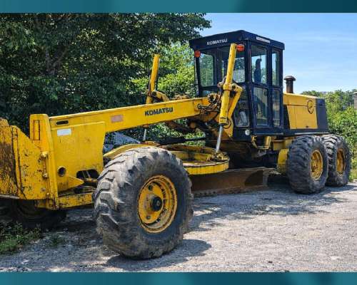 Motoniveladora Komatsu GD 623 a (id710)