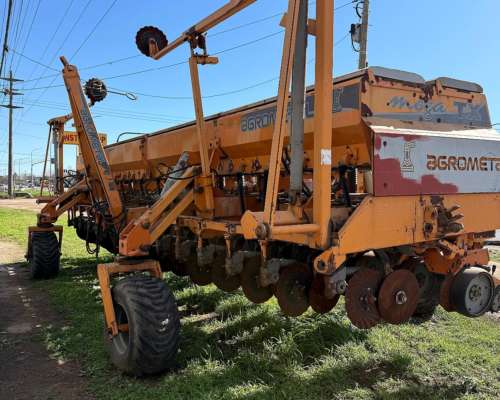 Sembradora Agrometal TX Mega 16 a 52