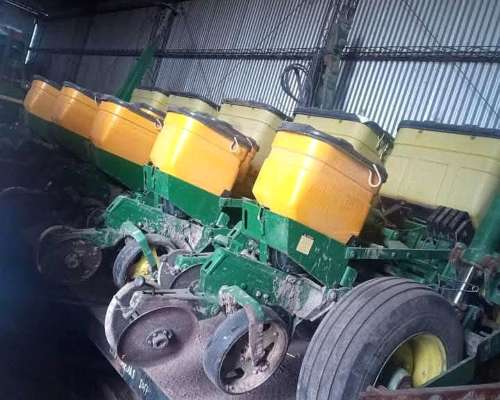 Sembradora John Deere 710 de 52.5 Surcis en Buen Estado