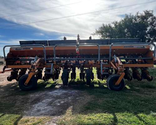 Sembradora Agrometal TX Mega 16/52 Neumatica Clic, 2012