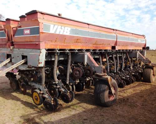 Sembradora BHV 710 de 14 Surcos