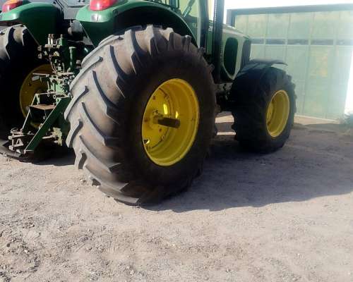 Tractor John Deere 7515 año 2007.