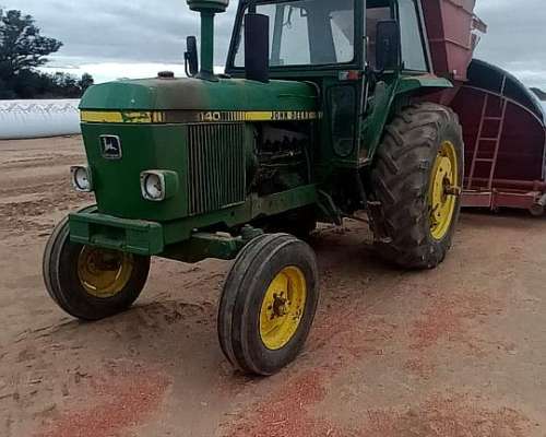 Tractor John Deere 3140 con Cabina