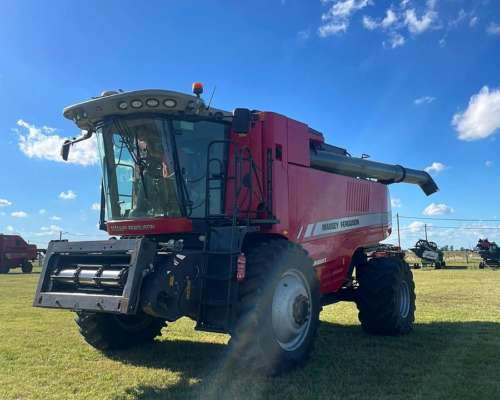 Massey Ferguson 9795 con Draper de 40 Pies