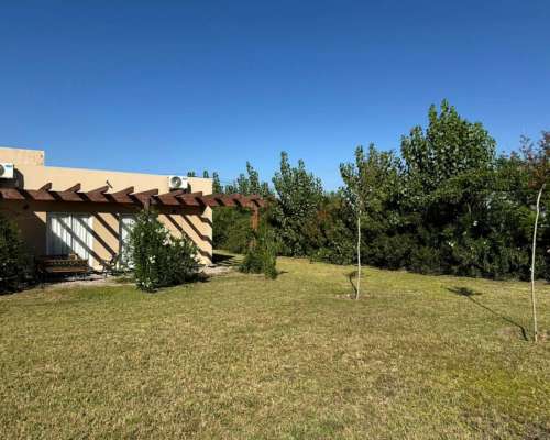 Permuto por Cosechadora, Casa en Country. SGO del Estero