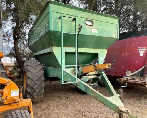 Tolva Agromec 10tn Neumativa