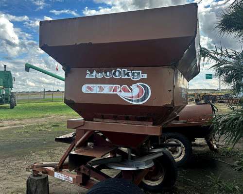 Fertilizadora de Arrastre Syra 2000lts Plato