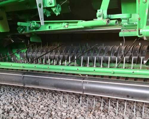 Rotenfardadora John Deere 560 M.