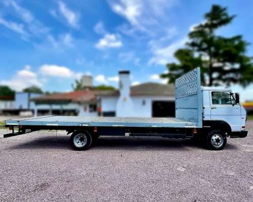 Camion Volkswagen Delivery 8.150 año 2011 con Carroc. Playa