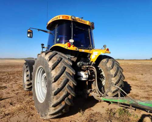 Tractor Challenger MT 575, año 2009