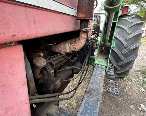 Massey Ferguson 1078 con Pala