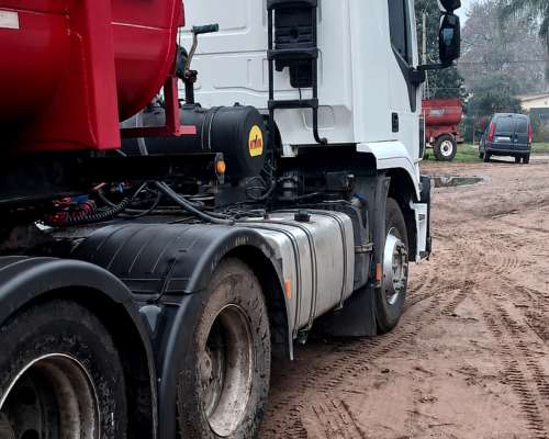Iveco Hi-road 440 6X2 año 2021 con 213.000 km Batea Ombu