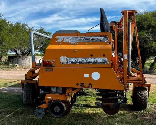 Sembradora Agrometal TX Mega 16/52 Neumatica Clic, 2012