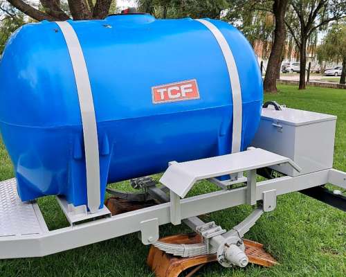 Acoplado Tanque Plastico 1 Eje TCF 1.000 Litros con Baulera