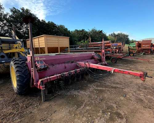 Sembradora Bertini 10000 con Fertilizador y Directa 25 Linea