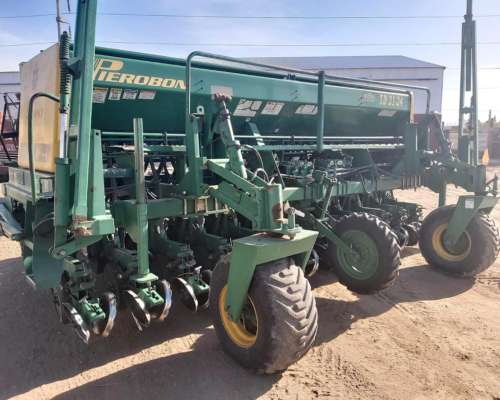 Sembradora Pierobon Usada 24 a 21 con Alfalfero Usada Fert