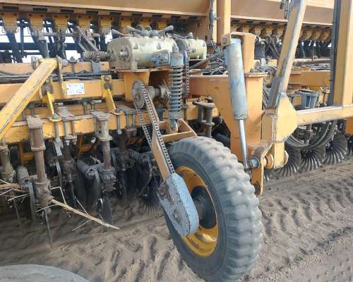 Sembradora Fabimag FG 01 - 37 Líneas con Kit ALFALFERO-2010
