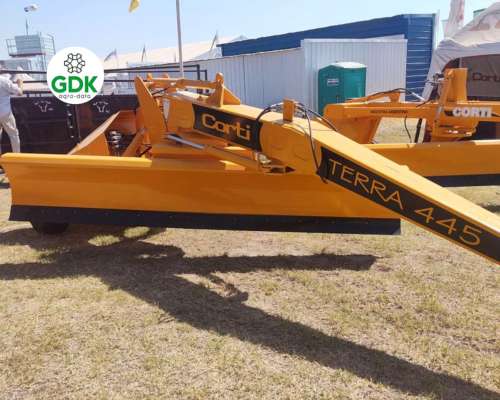 Niveladora de Arrastre Terra M 445 2 Ruedas 5 Cil. Corti