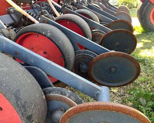 Tren de Siembra Tanzi de 50 a 23 cm Monodisco. año 2016