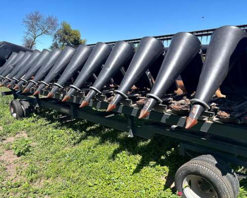 Vendo o Permuto Cabezal,maicero Akron 14 a 52 año 2020 Casi