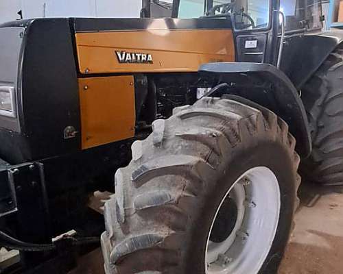 Tractor Valtra BH 160, año 2006, 2.300 Hs de Motor, Aire