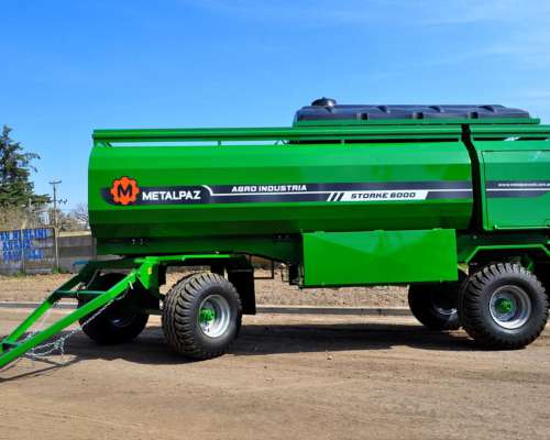 Tanque Combustible de 6000 Litros con Agua y Taller