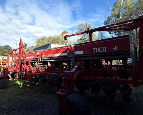 Sembradora Apache 27000 16 Líneas a 52 - Doble Fertilización