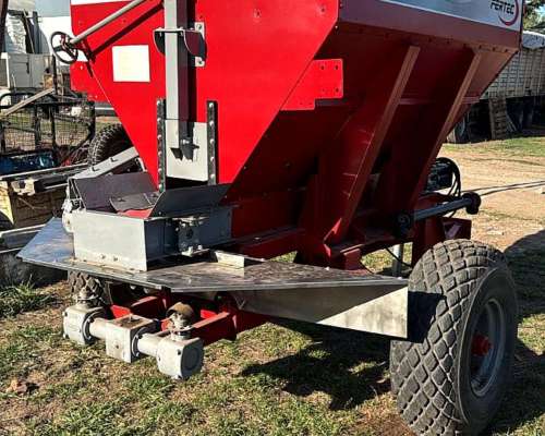 Fertilizadora Fertec F3000 con Cinta año 2011